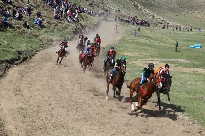 ПЕРВОМАЙСКИЕ КОННЫЕ СКАЧКИ В БОТЛИХЕ